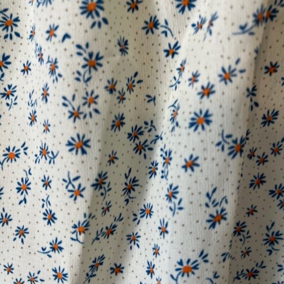 Plus Size Cute ~ Blue Flowers ~ Floral Top - Picture 4 of 8